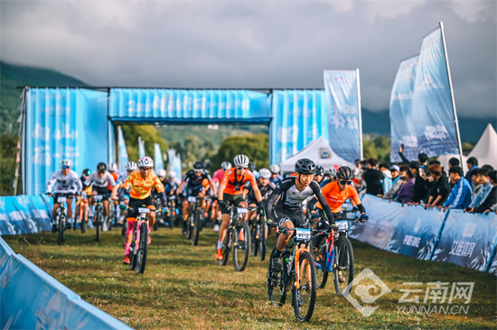 线让选手在, 玉龙雪山北