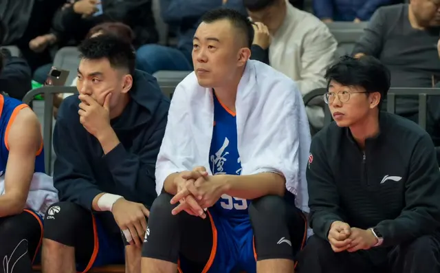 和胡金秋, 入后的第一